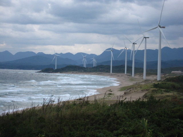2日目。日本海と風力発電.JPG