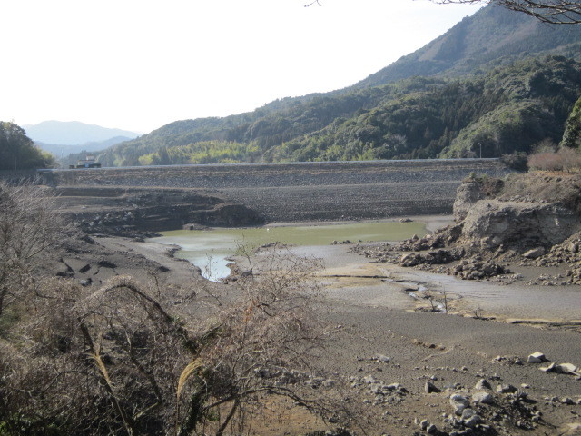 並石ダム　上流空の風景.JPG