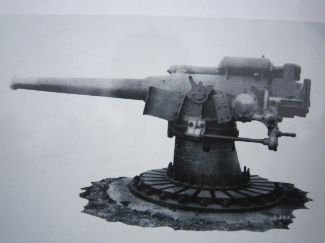北部砲台の12速射加農砲.JPG