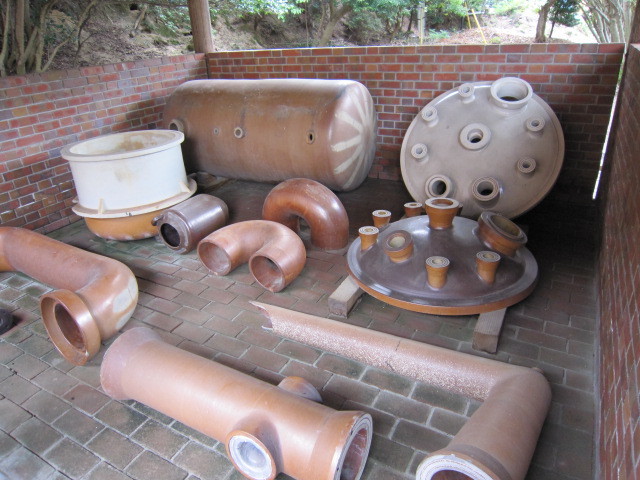 毒ガス製造用の陶器の設備.JPG