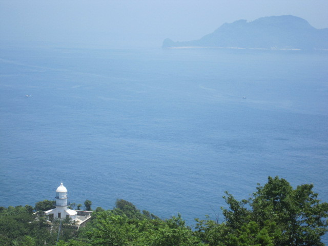 関崎灯台と高島.JPG